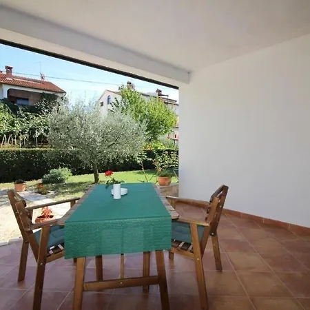 In Mit Grill, Terrasse Und Garten Poreč